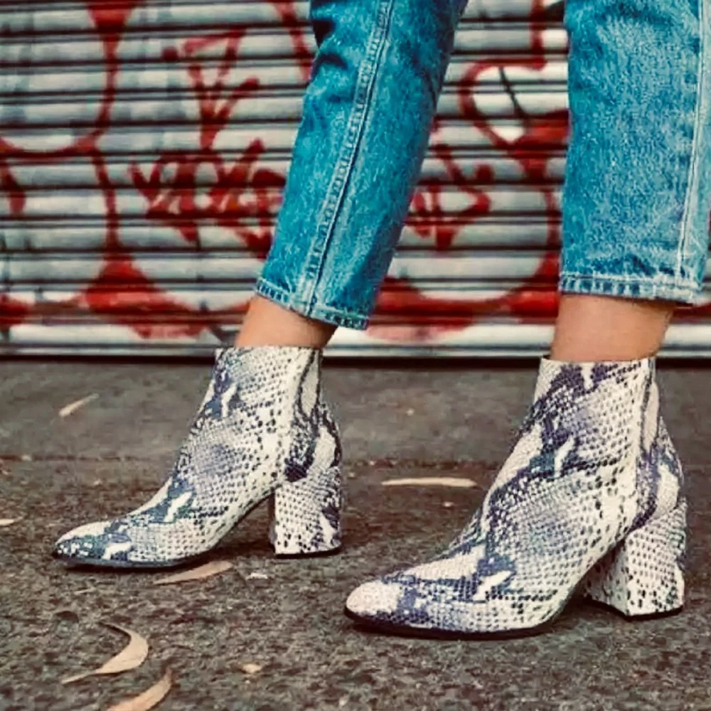 Madden Girl Boots womenโs sz 8.5M, Snake print heeled point toe chunky bootie - Picture 2 of 7